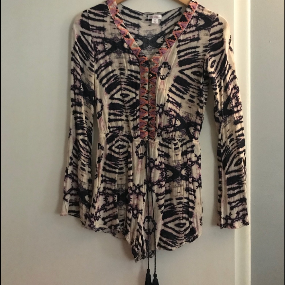 Patterned long sleeve romper
